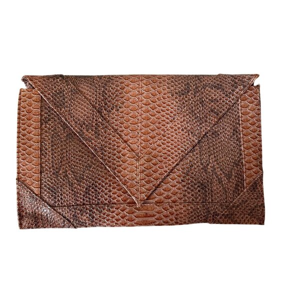Vintage-Style Brown Faux Snakeskin Envelope Clutch Purse With Magnetic Closure - Picture 7 of 7